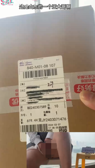 91超骚眼镜妹-茗茗-粉丝专属定制 寄来的阳具前后攻穴(5V,290M)