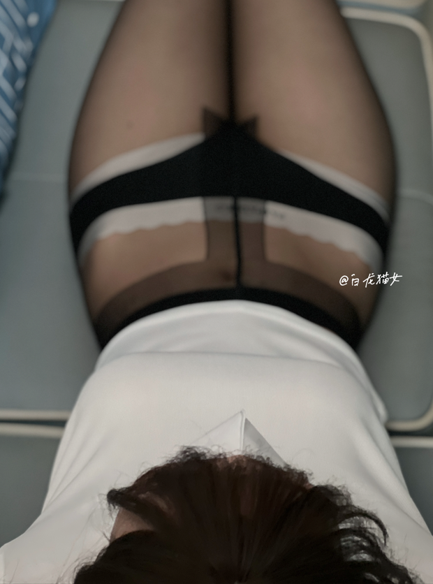 白龙猫女 – 空姐2.0 加长黑丝 【30P3V796M】