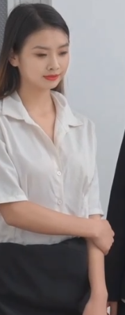 色鬼老板下药诱操下属老婆 [1V+381M][百度盘]