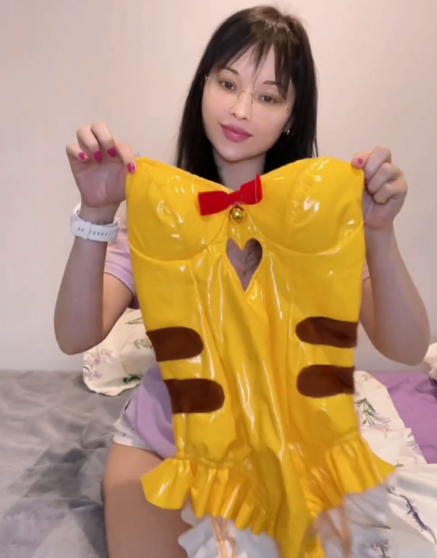 欧美人气女菩萨-Hidori Rose-4.30最新-皮卡丘(1V,125M)