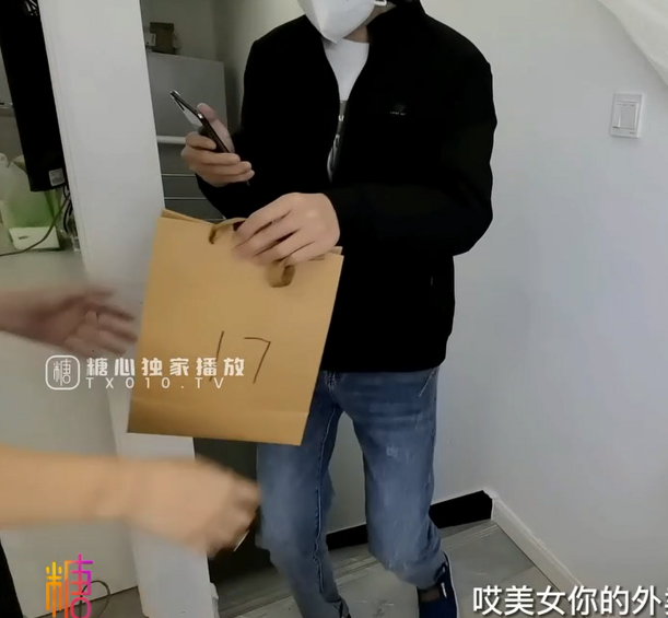 极品御姐-云小朵-寂寞难耐勾引外卖小哥(1V,411M)