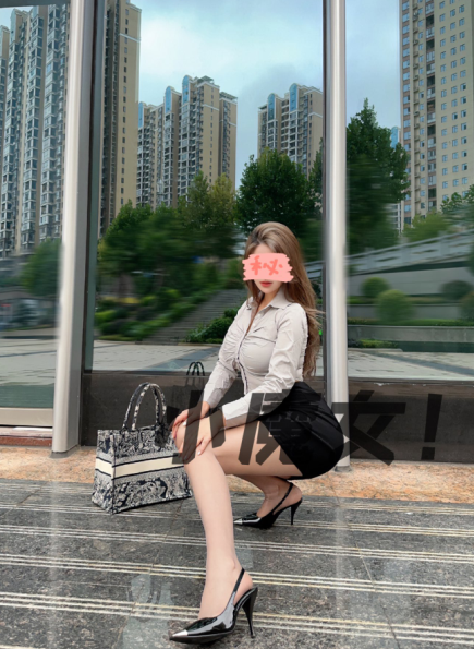 推特大奶人妻女神-小魔女-各种啪啪视图(216P,42V,253M)