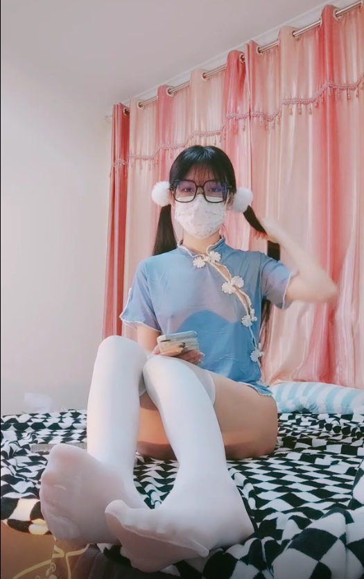 求各位大佬们这个主播叫啥啊