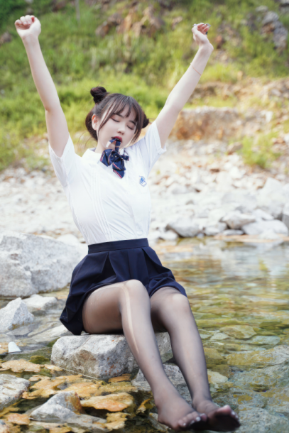cos-Tina很妖孽呀 –白色纯欲吊带+小溪体操服死库水JK(83P,687M)