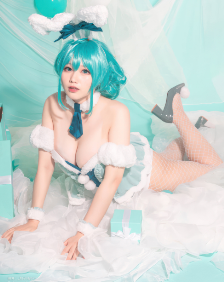 擦边女菩萨-nyako喵子-初音白兔（41P,212M）