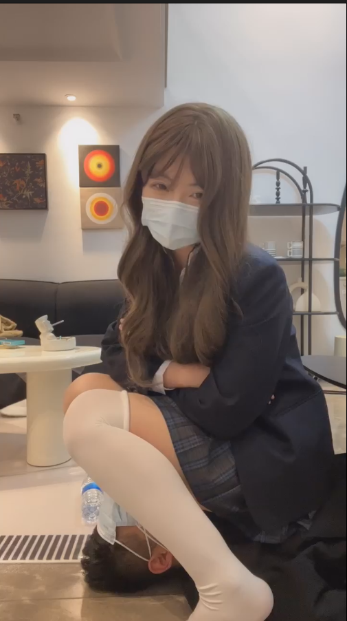 套路直播fussy歪歪-跪在 妹妹 jk 下贱的 哥哥【1V】【336MB百度云】