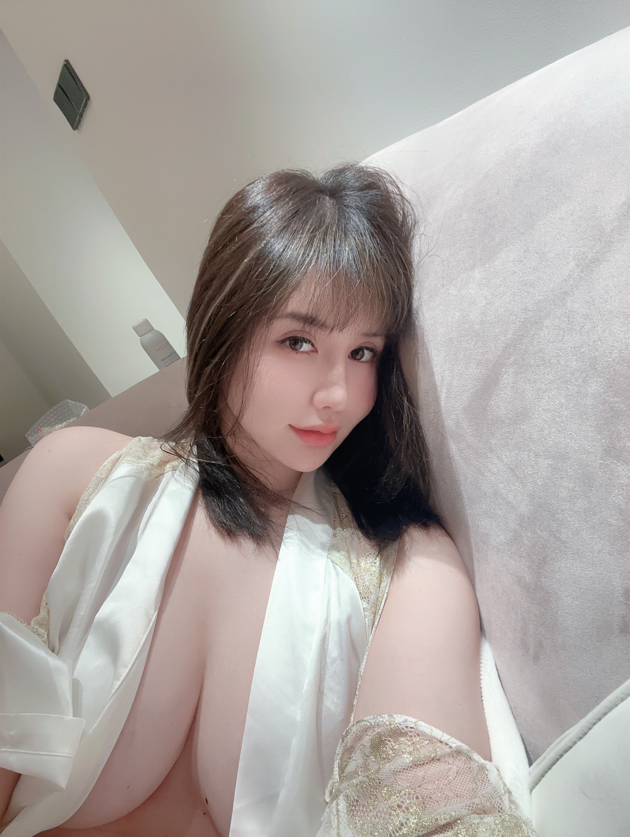 阿色 – NO.010 性感巨乳 【10P27M】