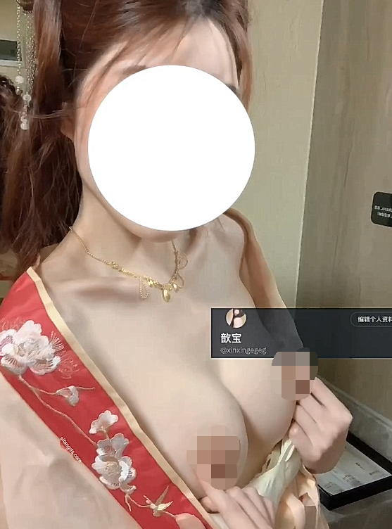 【重磅核弹】一字马颜值女神【小曲奇】高价付费福利