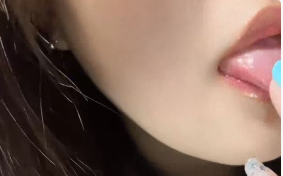 小孔舔屏 隻有一個雙下巴1V90M百度盘