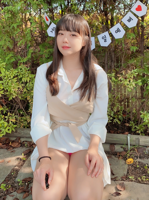 白皙性感露脸女神！推特网红【mongseri】私拍福利，纯美外表肥美翘臀，户外露出诱惑美拍