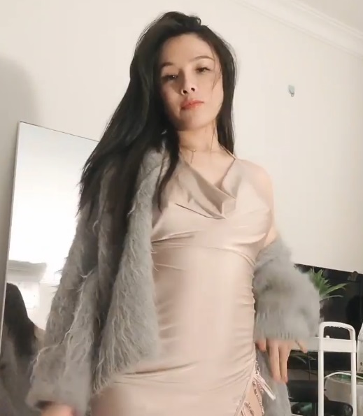脱衣舞小乖 完美身材主播少有露脸-1V742M