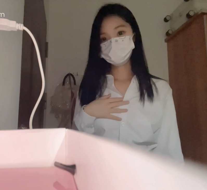 极品福利姬-林林-和哥哥做一下舒服的事(1V,240M)