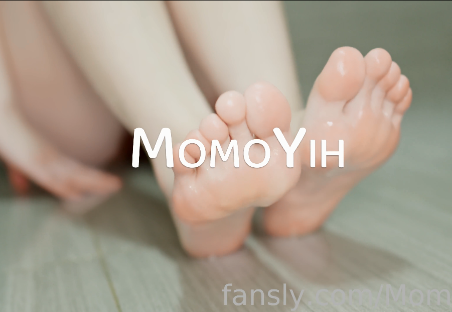 超人气极品福利姬-MomoYih-4.19 浴室小短片(1V,115M)