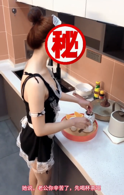 极品骚鸡-WindupGirl2000-骚女友穿好女仆装为我“服务”(1V,207M)