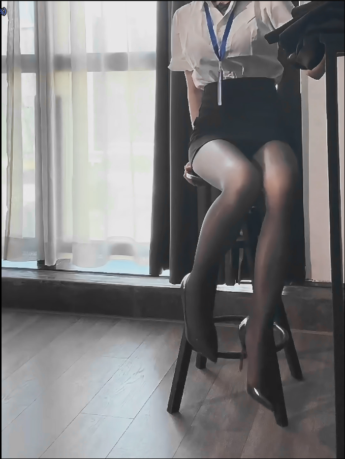 桜桃喵-精灵OL花絮-腿腿纯享+龙年大吉 [11P+1V][927MB百度云]