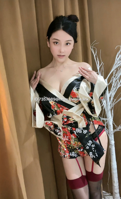 奶雯 – NO.014 性感女仆 【19P10M】