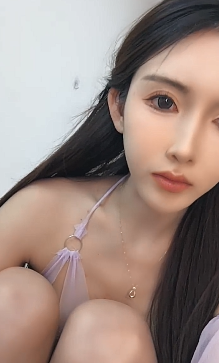 超级顶级尤物-丸子 下海终于大方露粉逼，好羞耻，大眼睛颜值很高级的名媛，全身粉嫩 前凸后翘 没一丝赘肉