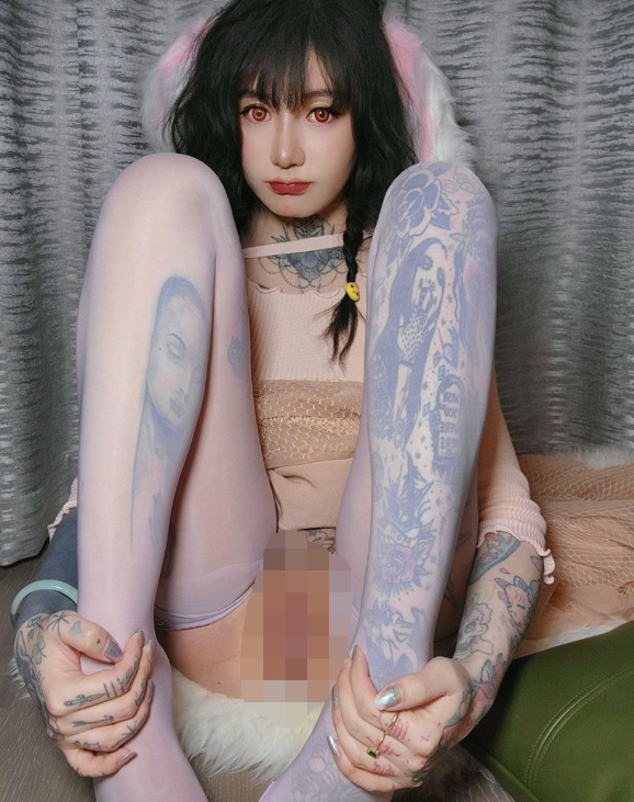 露脸才是王道！颜值巅峰白富美火爆推特网红【Sexychloe】福利，各种调教啪啪，阴环全身纹野性十足