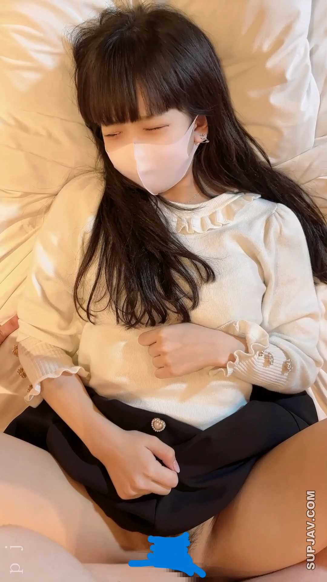 FC2-PPV-2782391 以甜点师为目标的18岁美少女为筹集推广点心的活动资金而进行p活拍摄【2G】