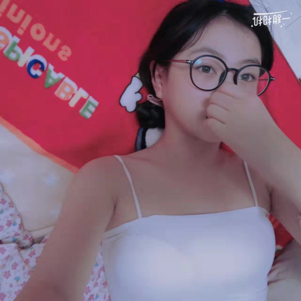 稀缺资源，颜值非常在线的小女生