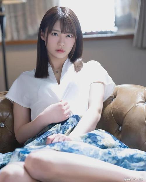 美谷朱里、香水...三合一写真集（200p / 50mb）