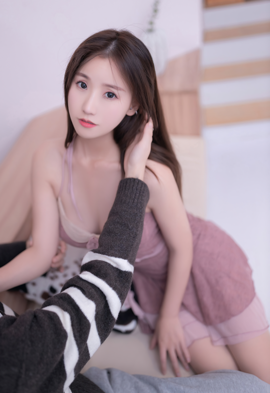 杏子 - 性感粉灰色睡裙搭配性感诱人原色丝袜 【79P688M】