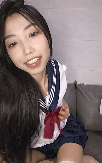 学生制服淫荡小骚货，白丝袜美腿，饥渴难耐疯狂自慰，道具猛捅骚逼，高跟鞋地上骑乘位，极度淫骚