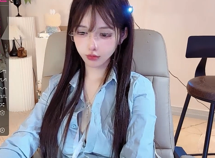 【Hahaha_ha2】7月最新  170CM 黑丝大长腿，又又又喷水了 豁出去了！连喷了三次水 快要虚脱了