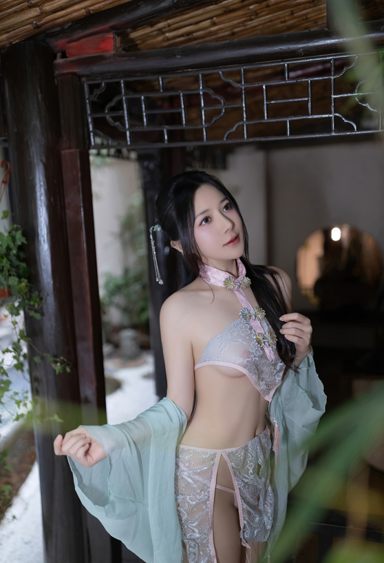 秀人系列 鱼子酱 中式情趣内衣肚兜 【81P708M】