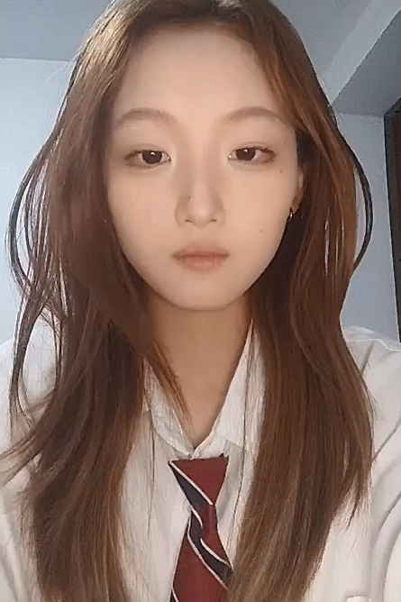 年度强烈推荐！【万里挑一的美眉 阳阳】才19岁，9分超高颜值 匀称身材！打炮自拍吐血推荐！颜值吊打各路网红