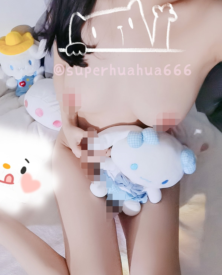 超嫩极品人形小母狗『是奶桃呀』 软萌甜美 稚嫩白虎美穴又被爸爸大肉棒填满了，双马尾才是最好的方向盘