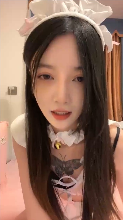【小蝴蝶会飞】贫乳女神，高颜值学姐大尺度自慰秀-1V1G