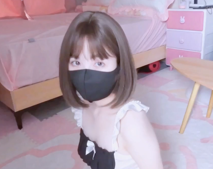 新晋极品清纯嫩妹-懒懒猪 -宅男的一日女友(1V,318M)