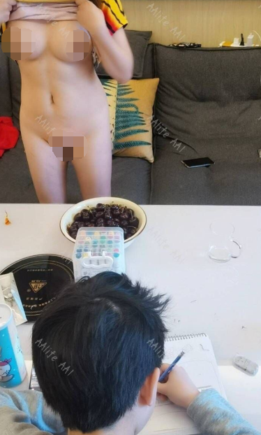 推特无敌大奶骚妻-AAlife-各种自慰露出视图(435P,49V,4.13G)