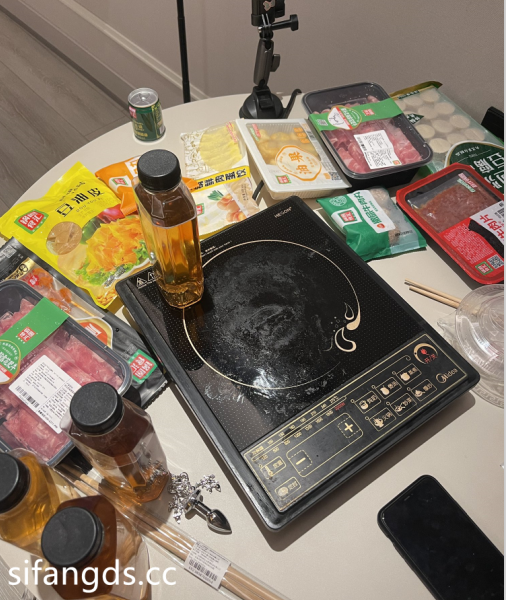 超级调教大神-查小理-新母狗 草莓老师-难忘的生日圣水火锅(5P,1V,445M)