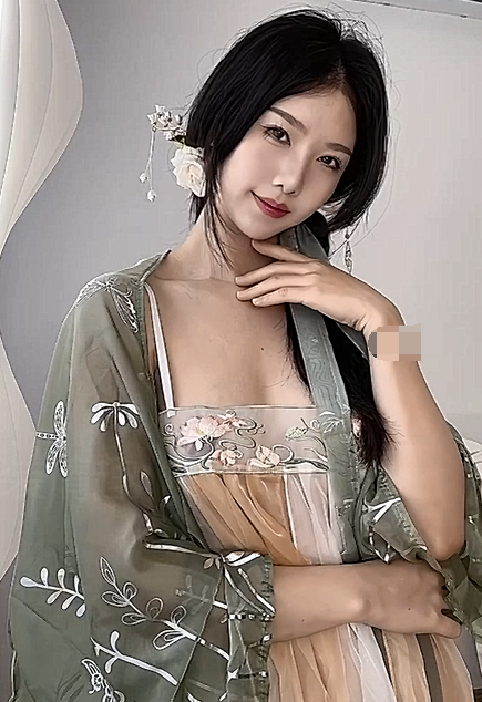 2024年7月，【秀人网 抖娘利世】，上下真空，古装情趣，古风红舞娘。鞭策女仆，高叉细带勒紧缝隙