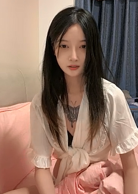 重磅校花级女神下海【小蝴蝶飞】6月新人下海就啪啪！糟了 恋爱的感觉，身材很苗条瘦瘦的，初恋脸！非常听
