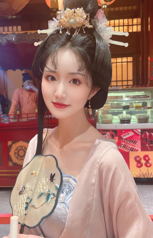 万人求购百万粉女神【焕儿】完整视图，有颜值有身材金主的最爱，啪啪内射调教小母狗