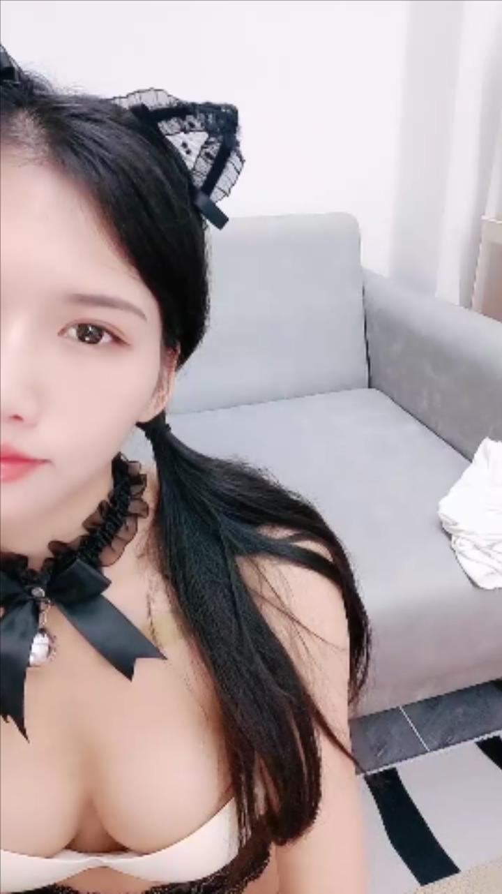 双马尾极品美少女！小铃铛情趣内衣珍珠内裤，和大哥一对一，白丝美腿吃屌，被炮友后入爆操1V1.11GB
