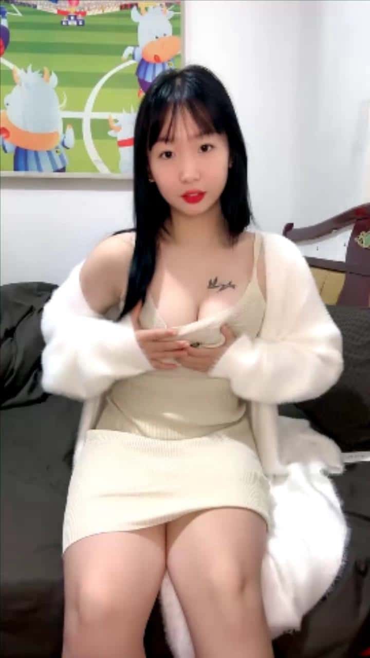 肥臀美穴超嫩小姐姐！包臀裙翘起超性感！坚挺粉嫩美乳，忍不住吸吮，抗腿抽插小穴，第一视角特写1v1.04gb