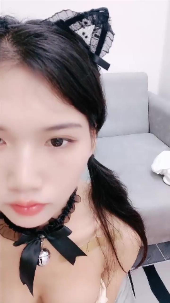 双马尾极品美少女！小铃铛情趣内衣珍珠内裤，和大哥一对一，白丝美腿吃屌，被炮友后入爆操1V1.11GB