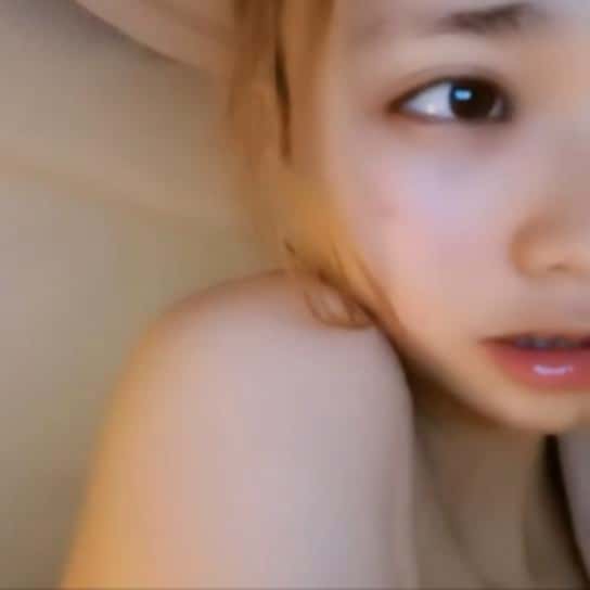 大学深夜 女生宿舍的情色一幕 【大一妹妹】室友入睡后拉起蚊帐，跳蛋塞入粉嫩小穴1v737mb