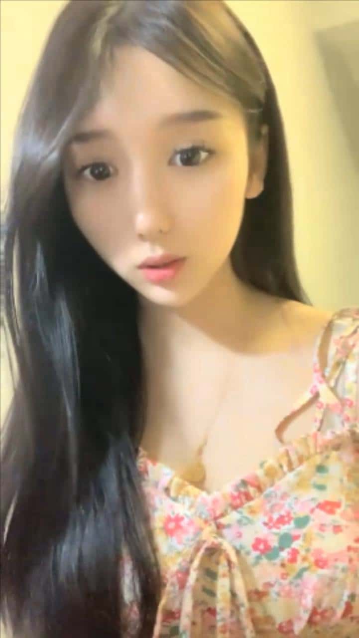 顶级尤物美少女！双马尾JK装！活力十足超甜美，肥唇小穴瓶子自慰，洞口磨蹭一下插入，堪称极品1v3.23gb