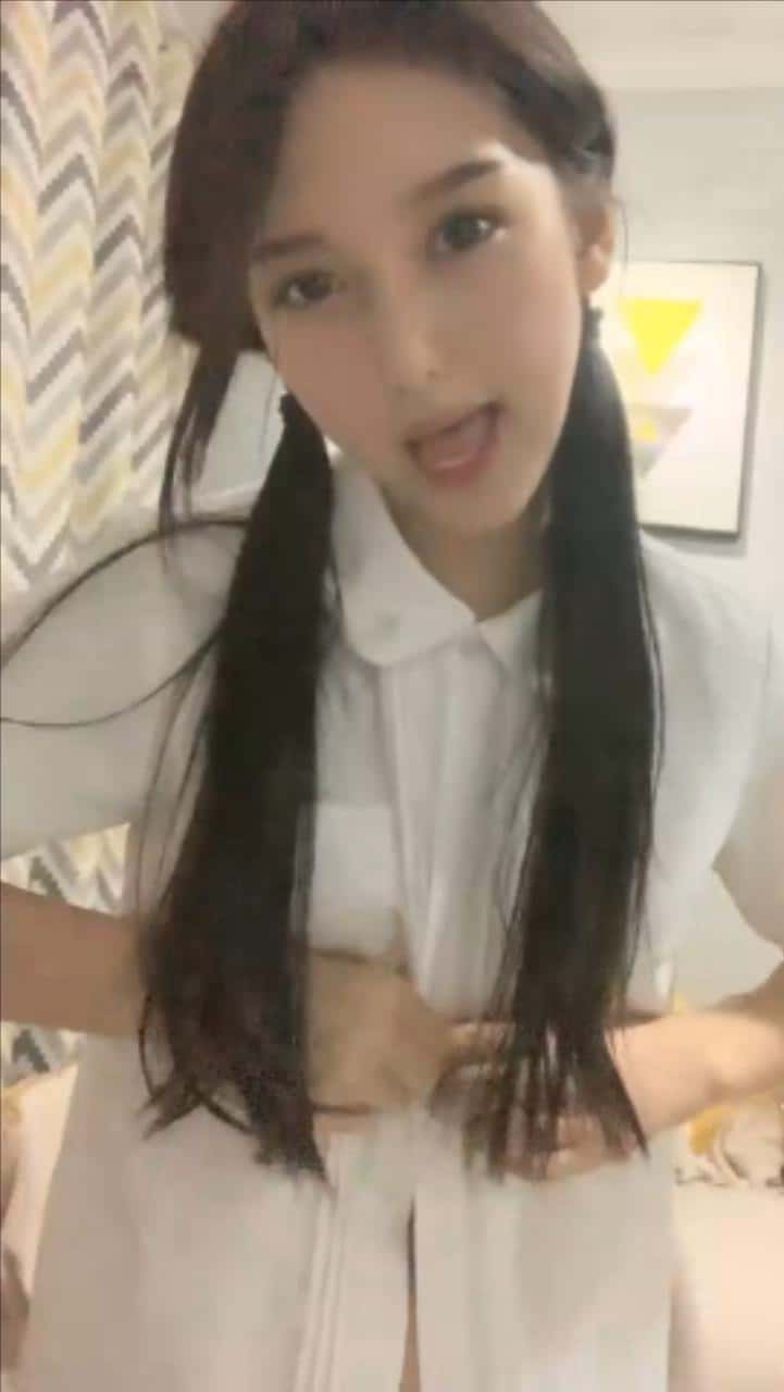 顶级尤物美少女！双马尾JK装！活力十足超甜美，肥唇小穴瓶子自慰，洞口磨蹭一下插入，堪称极品1v3.23gb