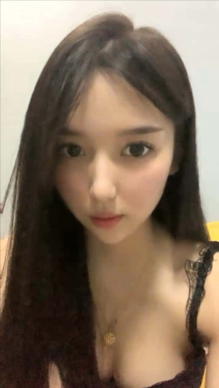 顶级尤物美少女！双马尾JK装！活力十足超甜美，肥唇小穴瓶子自慰，洞口磨蹭一下插入，堪称极品1v3.23gb