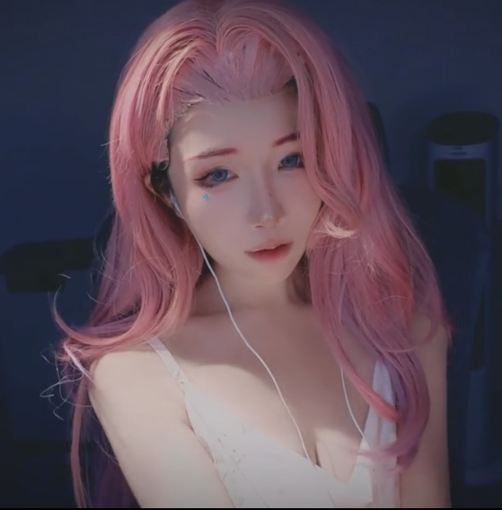 秋水8月20日萨勒芬妮露脸cos睡衣版近距离+精油按摩1V117M百度盘