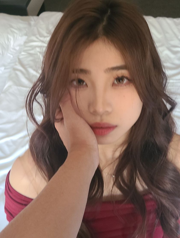 小情侣私拍泄密流出 把清纯颜值女友【郭潇苒】调教成小母狗，波涛胸涌劲爆完美身材，表面清纯 私下小反差婊一个