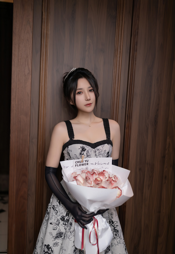 鱼子酱 - 生日主题拍摄 【81P164M】