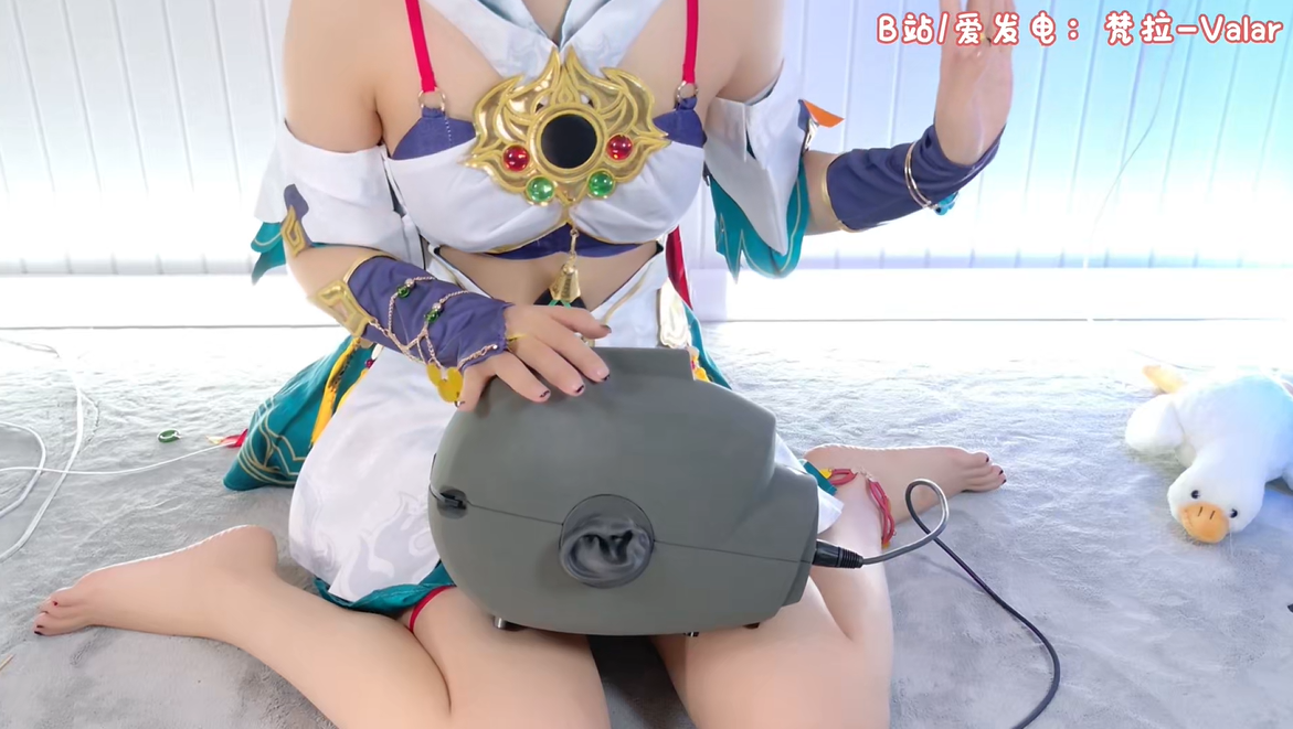 b站梵拉 8月云璃cos 膝枕掏耳轻语 芦荟胶玉竹踩耳按摩 【1V640M】