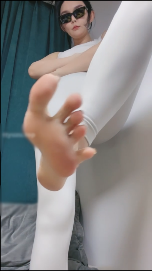 套路直播欣妍大大 – 美臀胯下视角【1V】【1.48G百度云】